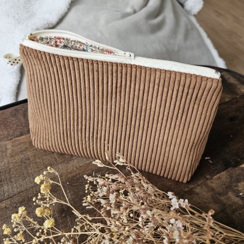 trousse-velours-speciale-marron-1