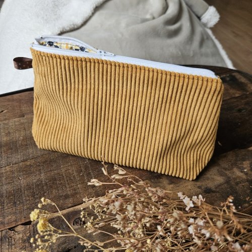 trousse-velours-speciale-moutarde-1