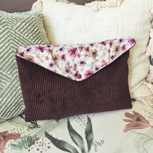 poche-a-livre-grand-format-esmee-prune-velours-fleurs-1